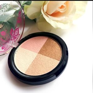 BH Cosmetics Scarlet Bombshell Bronze (Illuminating Bronzer) 11g/38 oz